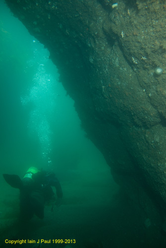 Diver under arch (Millshore)