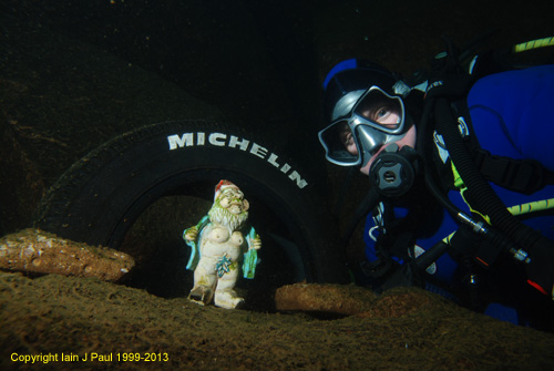 Diver with flashing santa gnome