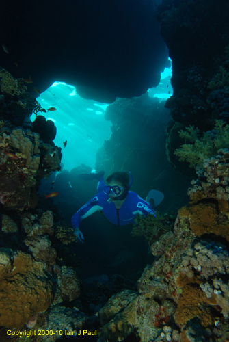 Freediver in archway