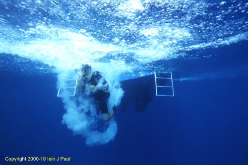 Liveaboard - diver entry