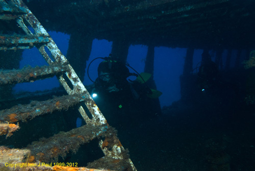 Cominoland divers below deck